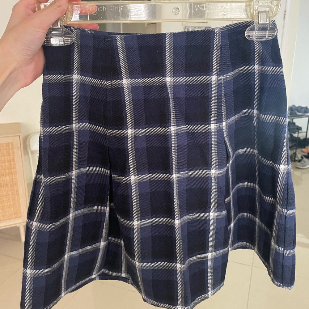 Blue pleated plaid skirt